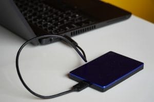 Eksterni hard disk-priključen na računar