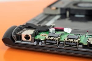 Zamena usb portova, laptop ne puni, zamena dc jack-a